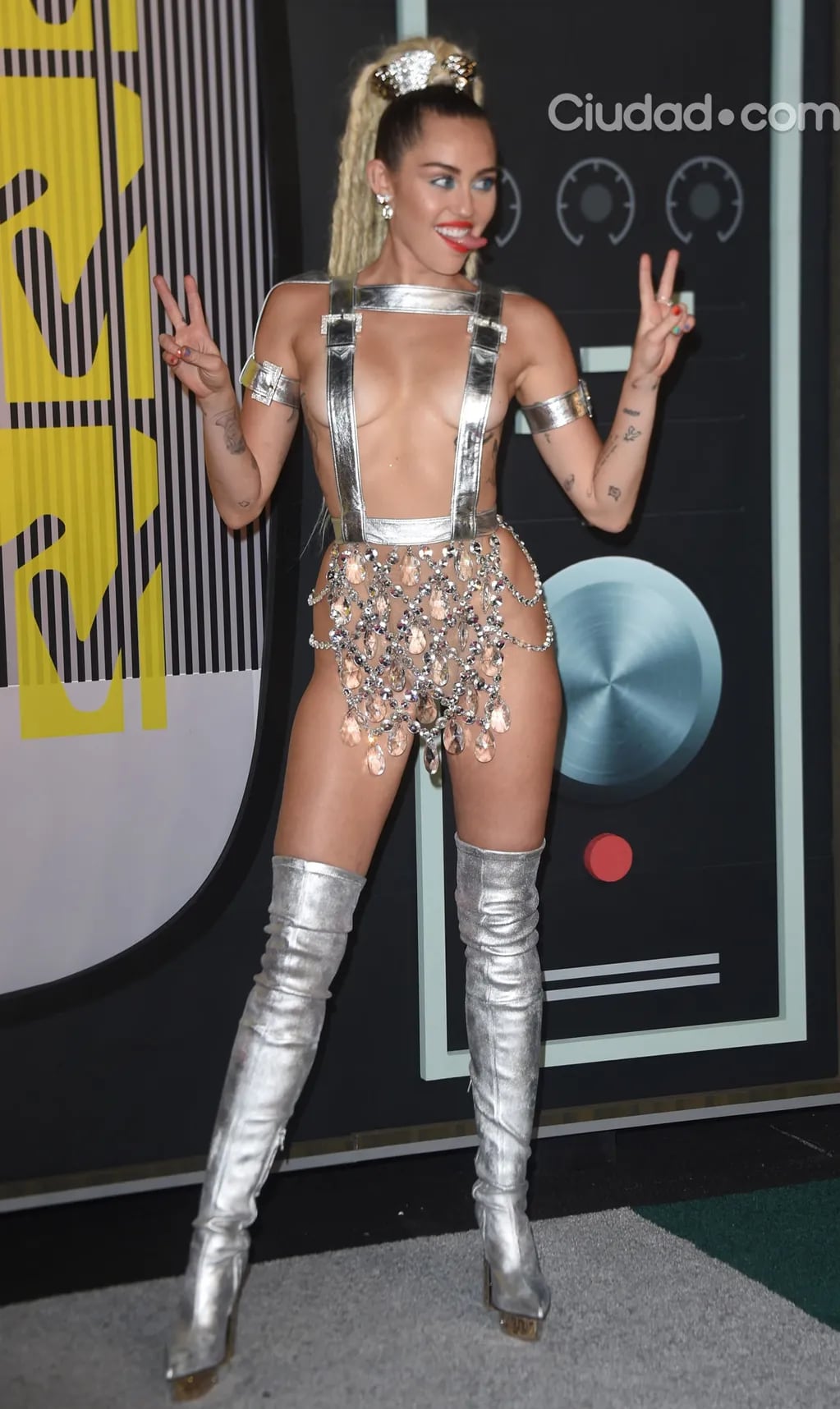 Miley Cyrus y un look ultra H๏τ para los MTV Video Music Awards: ¡fue  prácticamente desnuda! | Ciudad Magazine