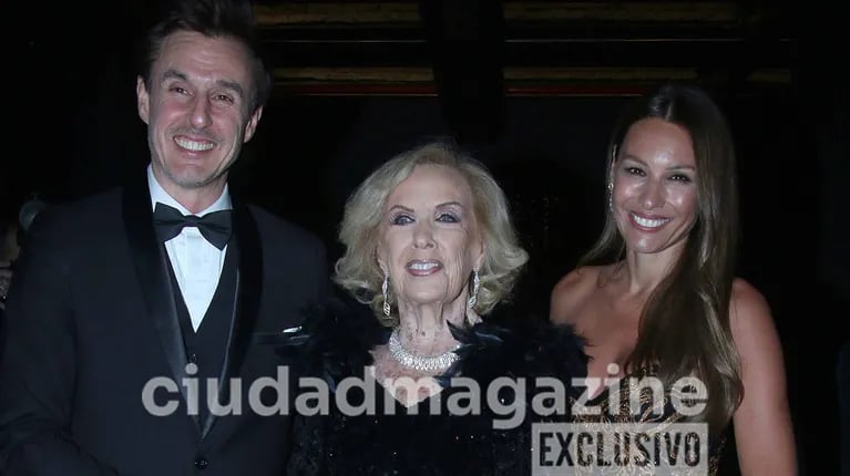 Roberto García Moritán, Mirtha Legrand y Pampita en la gala de Asociar (Foto: Movilpress).