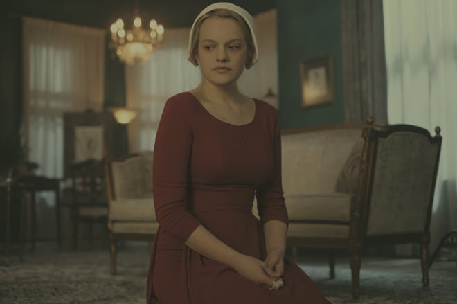 A Elisabeth Moss le gusta interpretar a mujeres fuertes