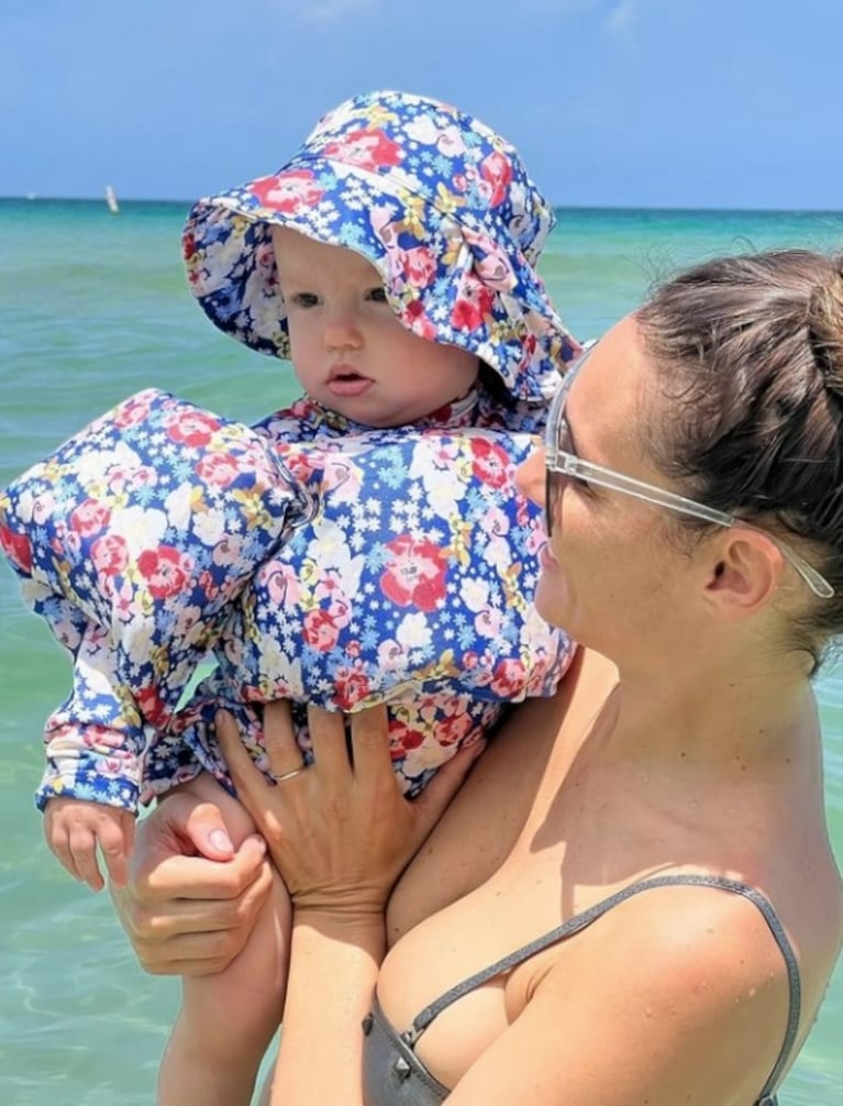 A upa de Pampita, Ana García Moritán lució un look súper chic en la playa