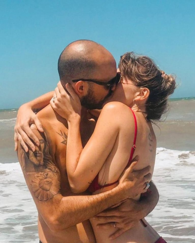 Abel Pintos compartió el pedido de casamiento a su novia en el Día de los Enamorados: "Dios los bendiga con la posibilidad de sentir amor"