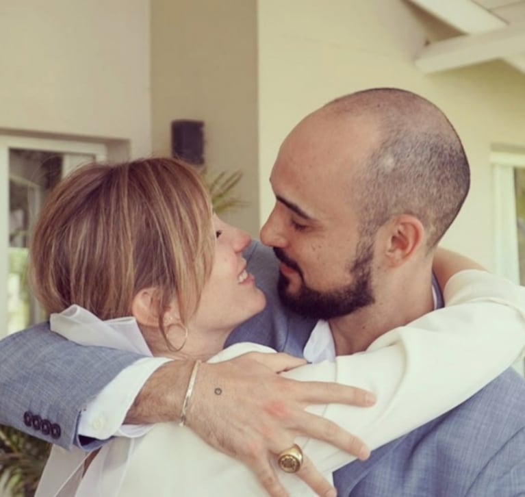 Abel Pintos y Mora Calabrese intercambiaron románticos posteos por su primer aniversario de casados: "Gracias por la felicidad"