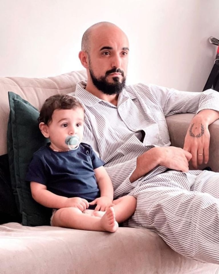 Abel Pintos y su hijo, Agustín, posaron en pijama