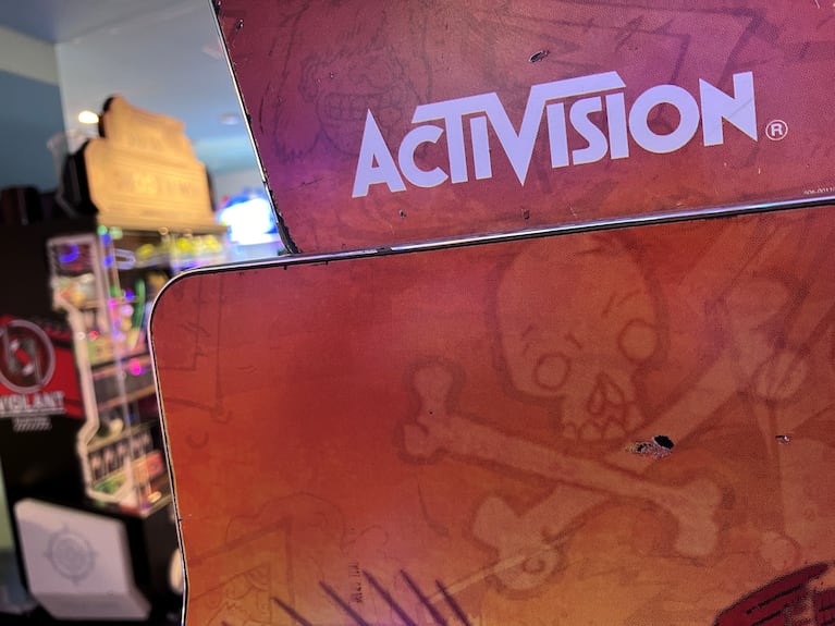 Activision establece una franquicia en colaboración con el estudio Elsewhere Entertainment, ubicado en Varsovia.
