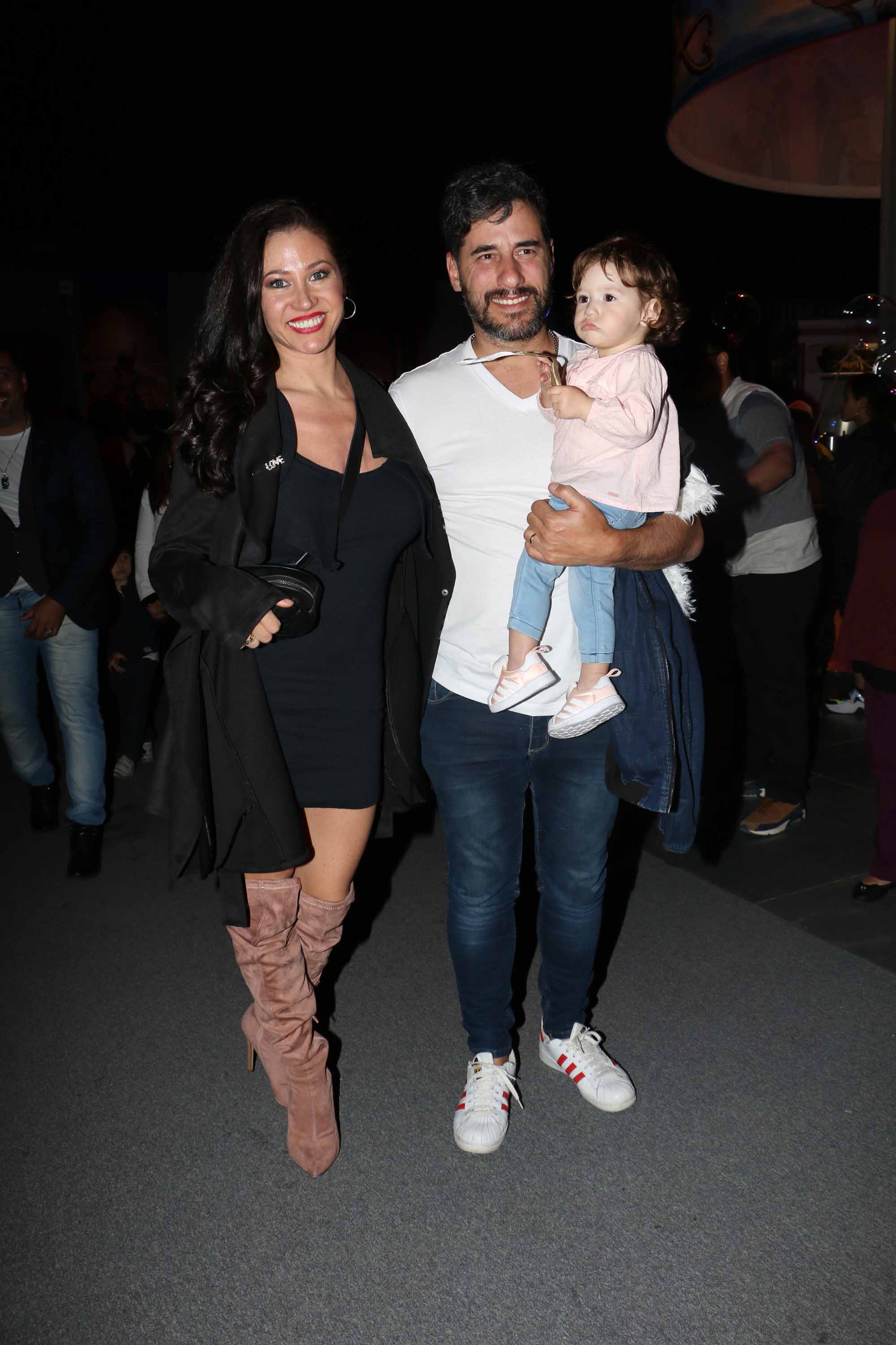 Adabel Guerrero, Martín Lamela y Lola en la función de prensa de El Circo del Ánima. (Foto: Movilpress)