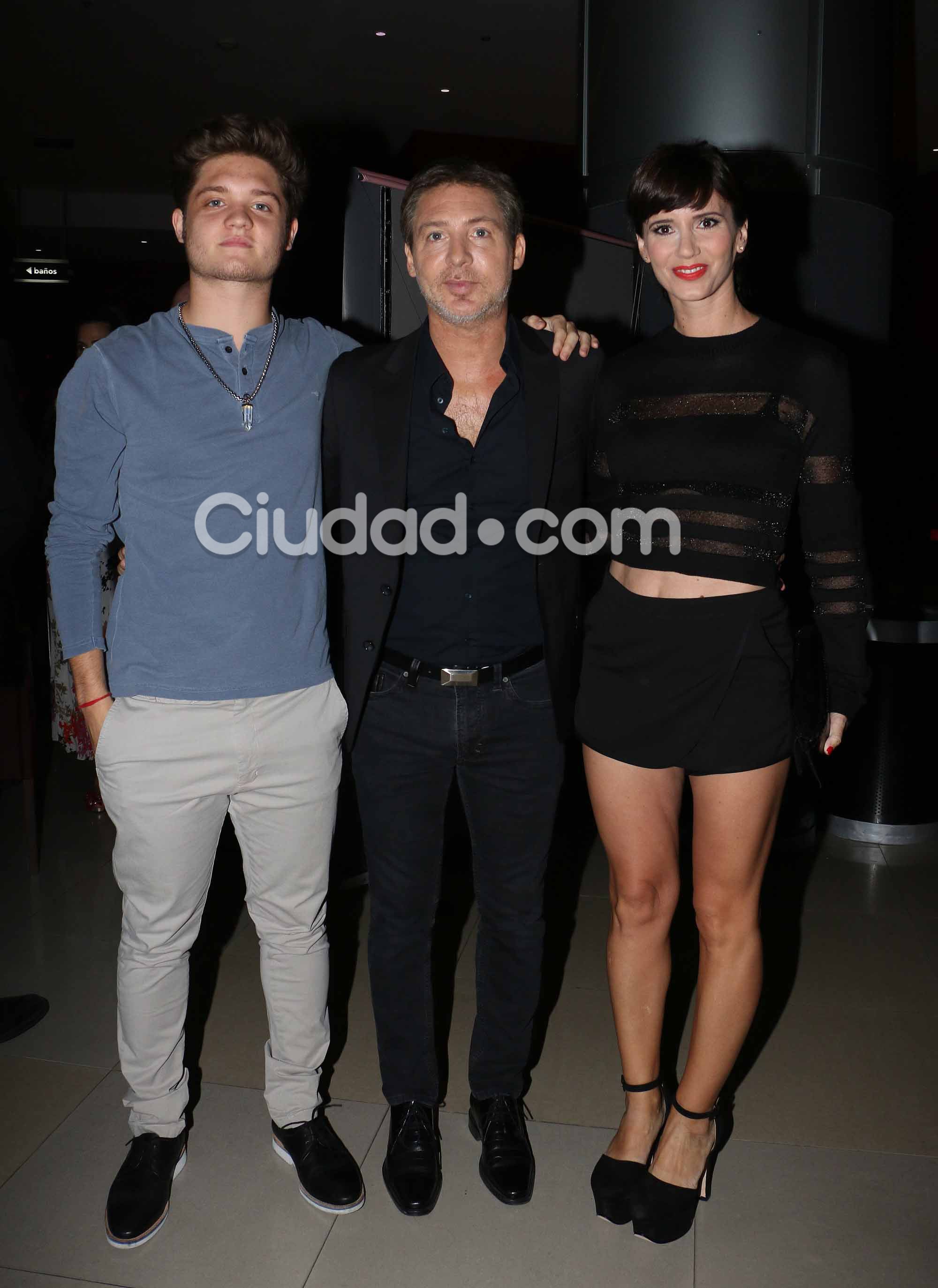 Adrián Suar en familia: con Toto y Griselda Siciliani.  Foto: Movilpress-Ciudad.com.