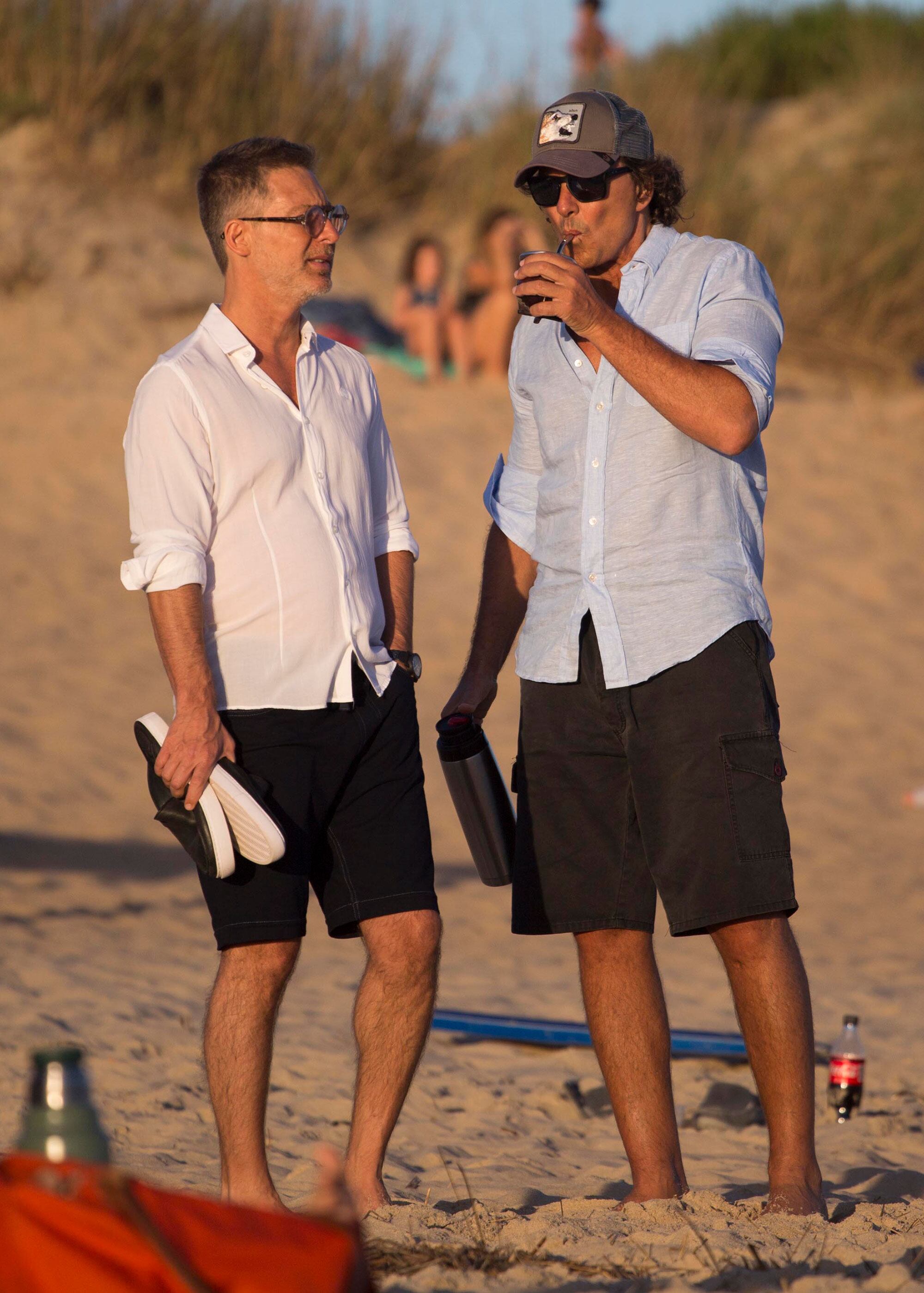 Adrián Suar, Gustavo Bermúdez y los mejores looks playeros de los famosos en Punta del Este. (Foto: GM Press)