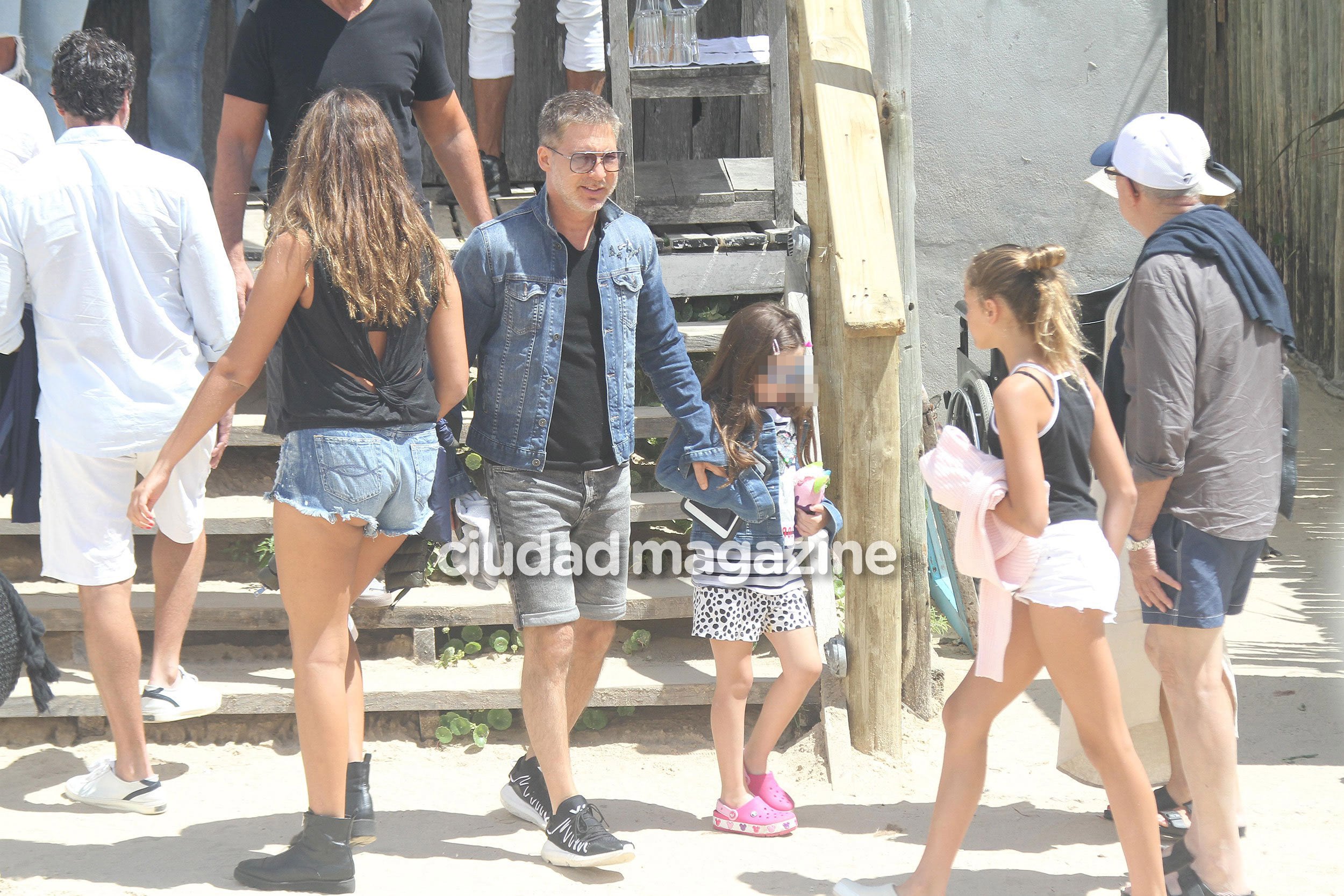 Adrián Suar y Margarita compartieron un almuerzo en La Huella, el parador de Punta. (Foto: GM Press)