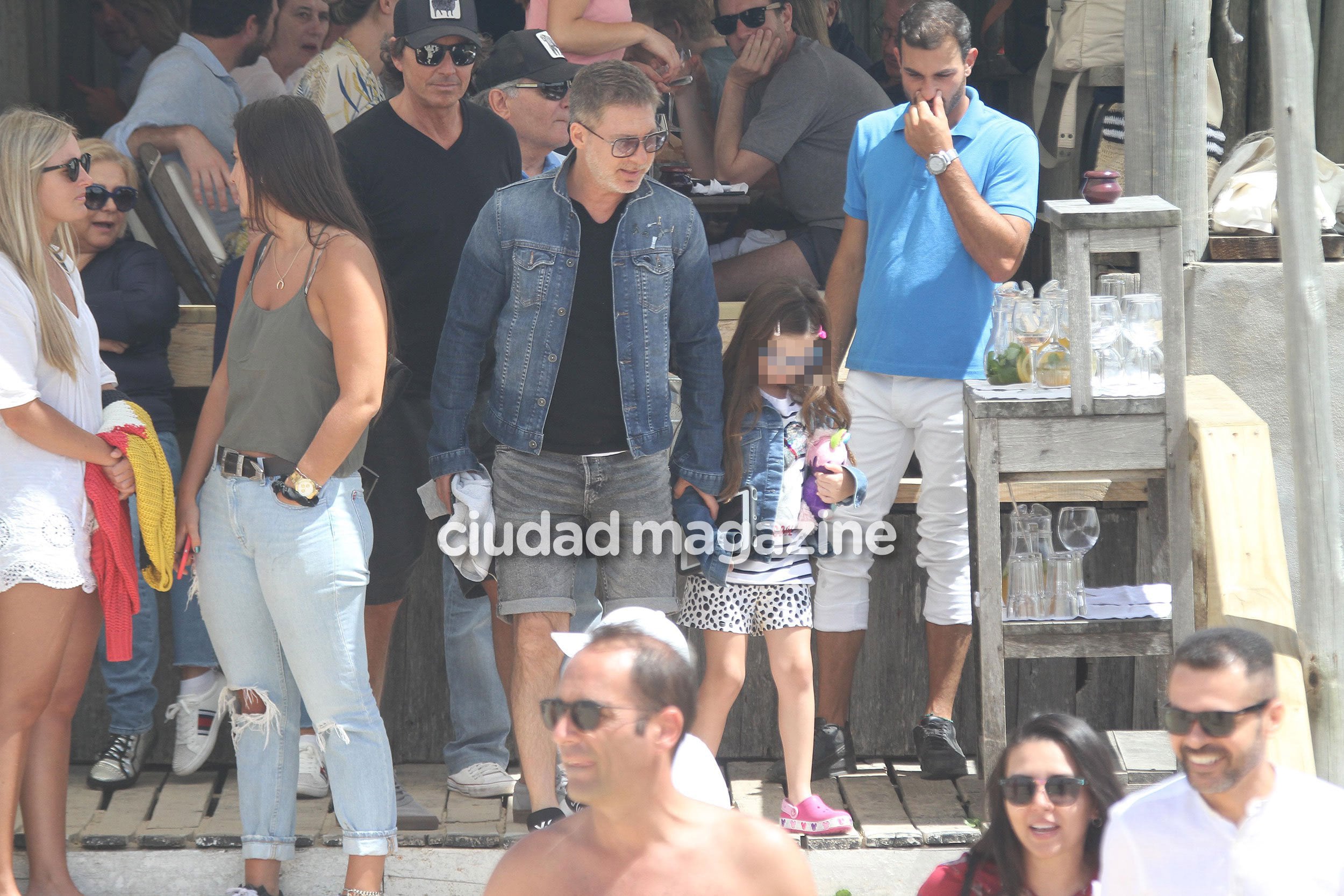 Adrián Suar y Margarita compartieron un almuerzo en La Huella, el parador de Punta. (Foto: GM Press)