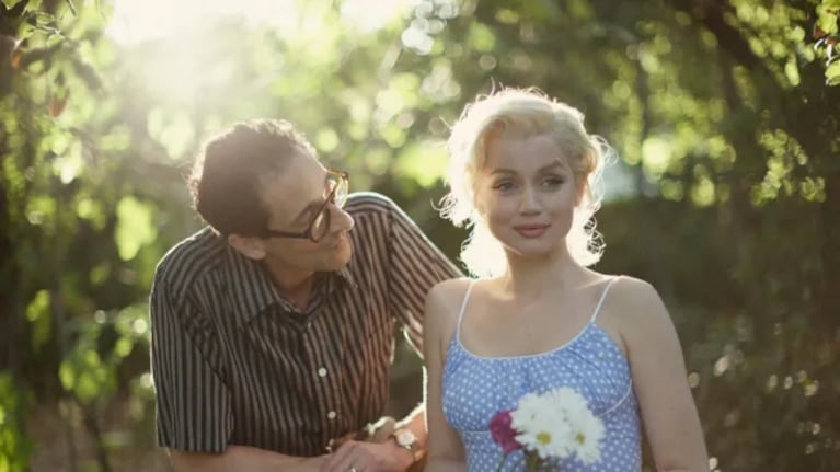 Adrien Brody como Arthur Miller y Ana de Armas como Marilyn Monroe en "Rubia"  de Netflix