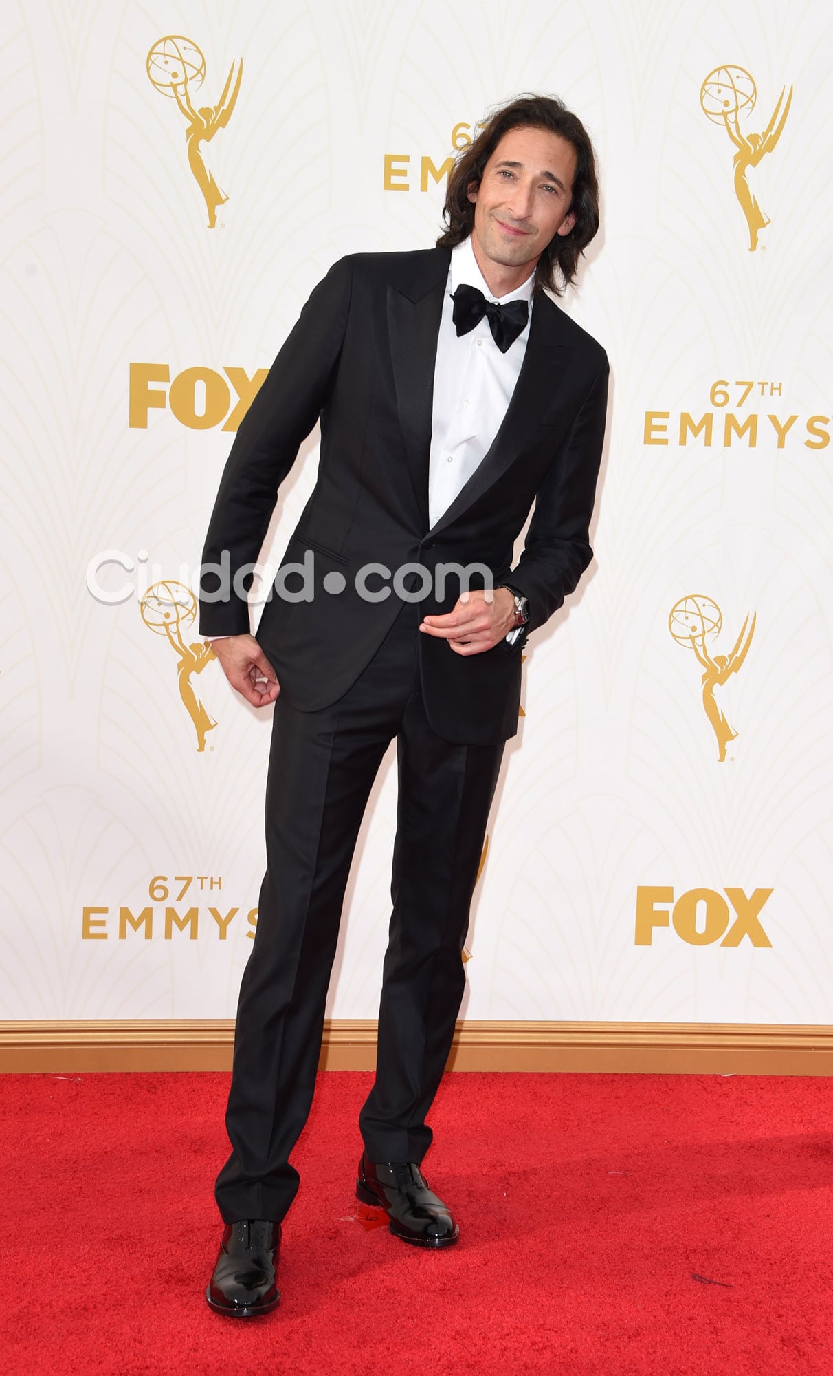 Adrien Brody, muy elegante en los Emmy 2015 (Fotos: AFP).