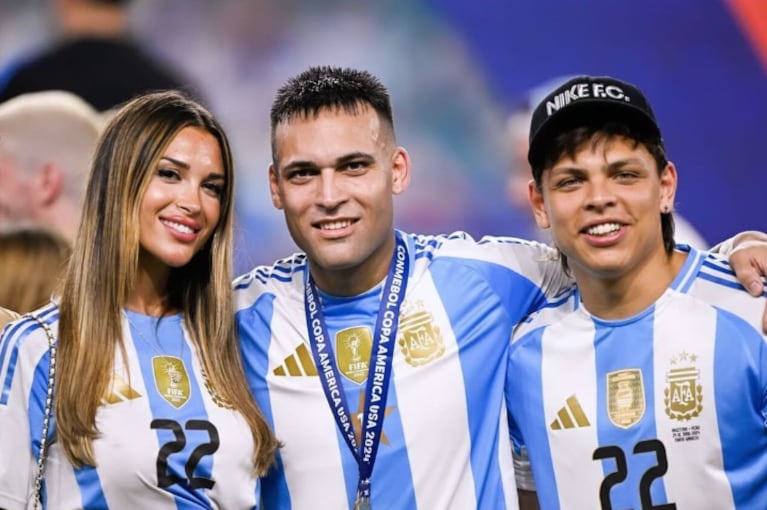 Agus y Lautaro, felices por el 1 a 0 frente a Colombia.