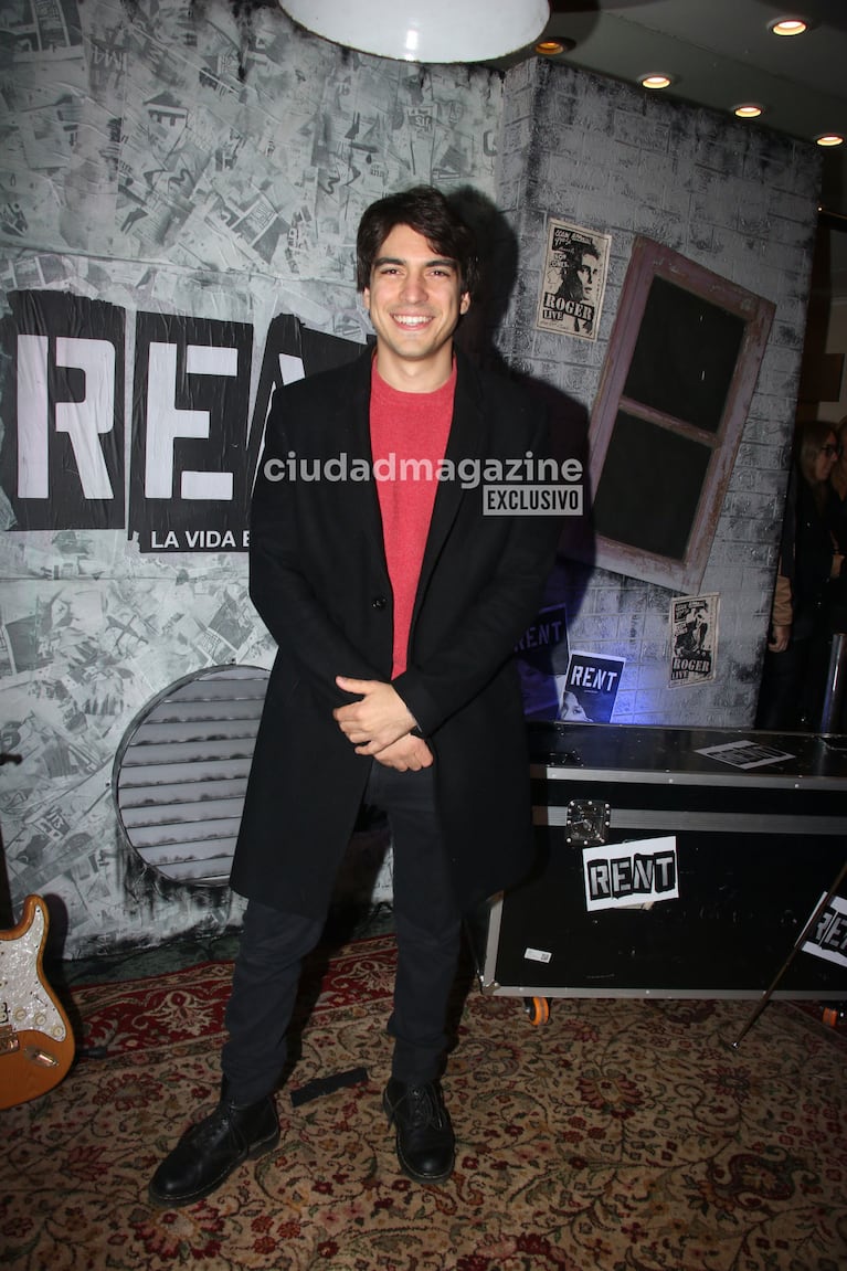 Agustín Sullivan fue al teatro a ver Rent (Foto: Movilpress).