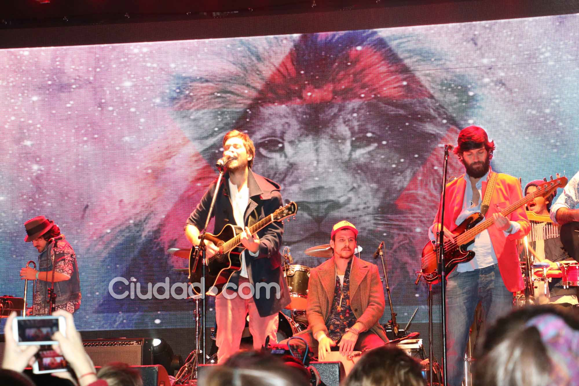 Agustina Cherri aplaudió a Pepo Vera en un recital. (Foto: Movilpress)