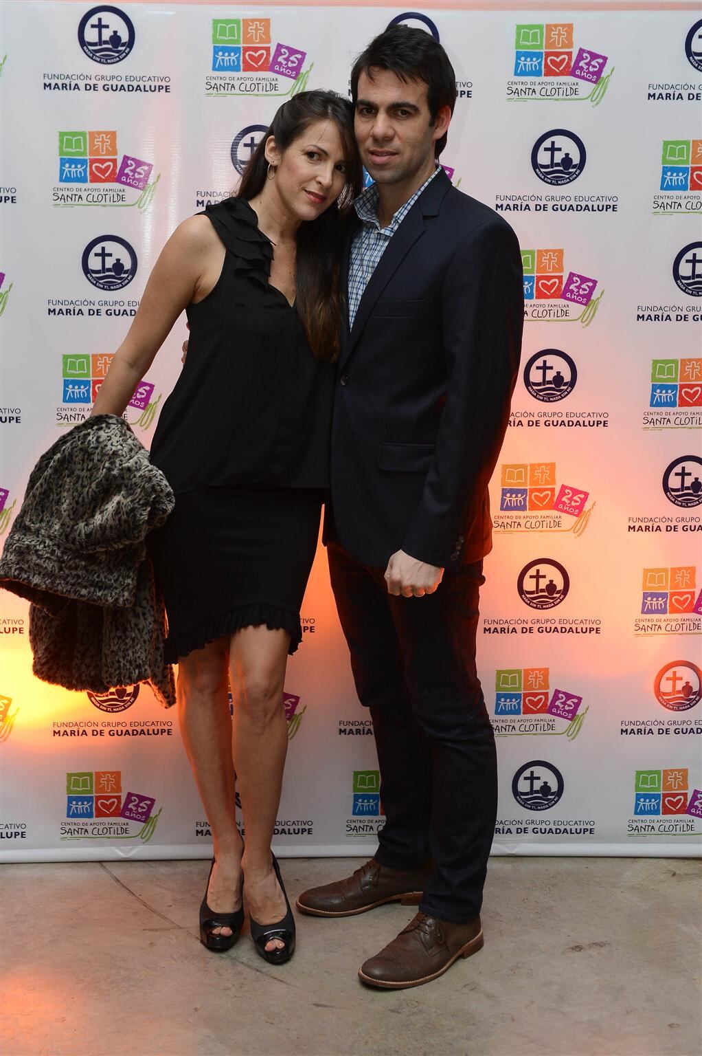 Agustina Lecouna y su marido en el evento solidario.  (Foto: Red Carpet Agency)