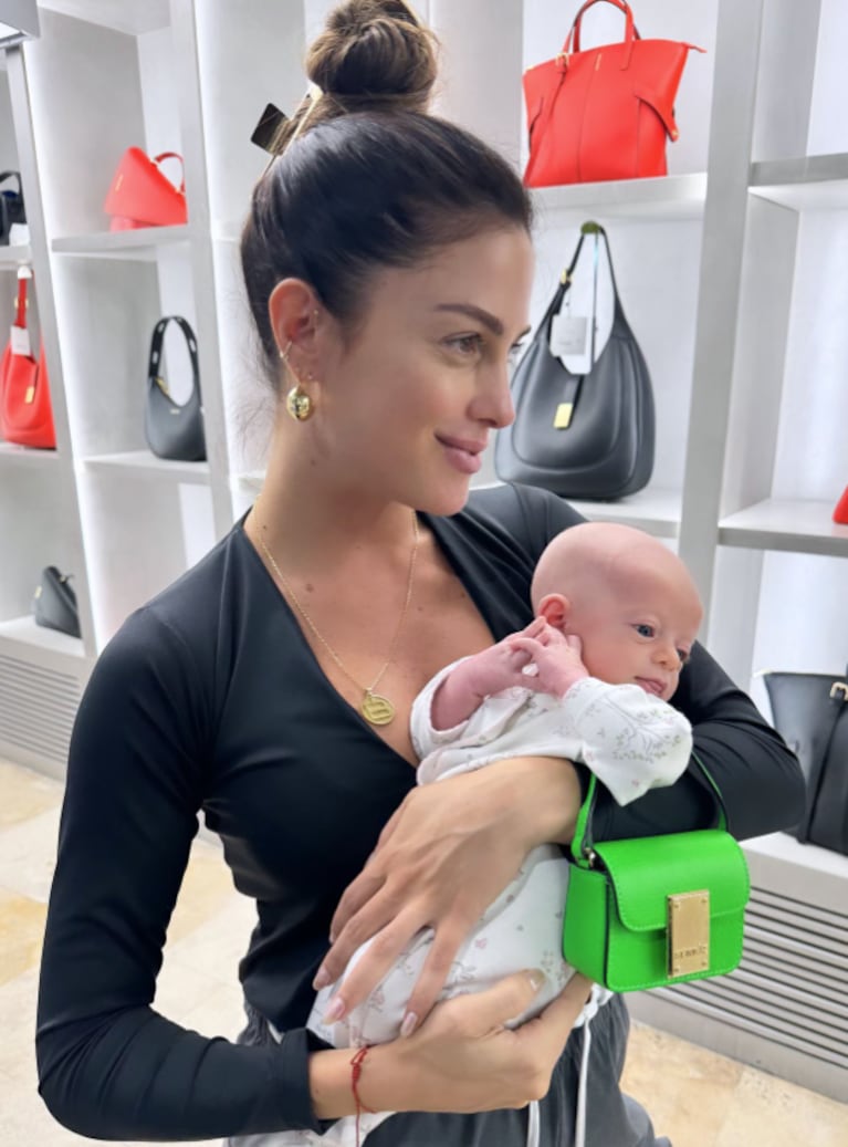 Agustina se fue de shopping con su hija Bianca.