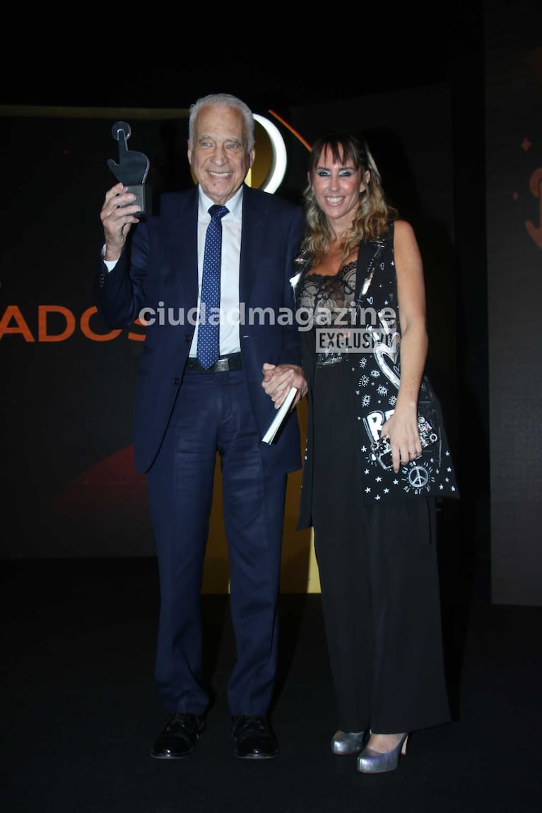 Alberto Cormillot ganó el premio Los Más Clickeados 2024 de Oro, y lo recibió junto a Estefanía Pasquini. (Foto: Ciudad)