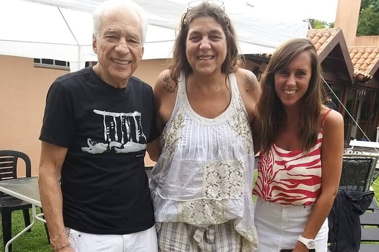 Alberto Cormillot, su hija, Reneé y Estefanía Pasquini. / Foto: ahorapais.com