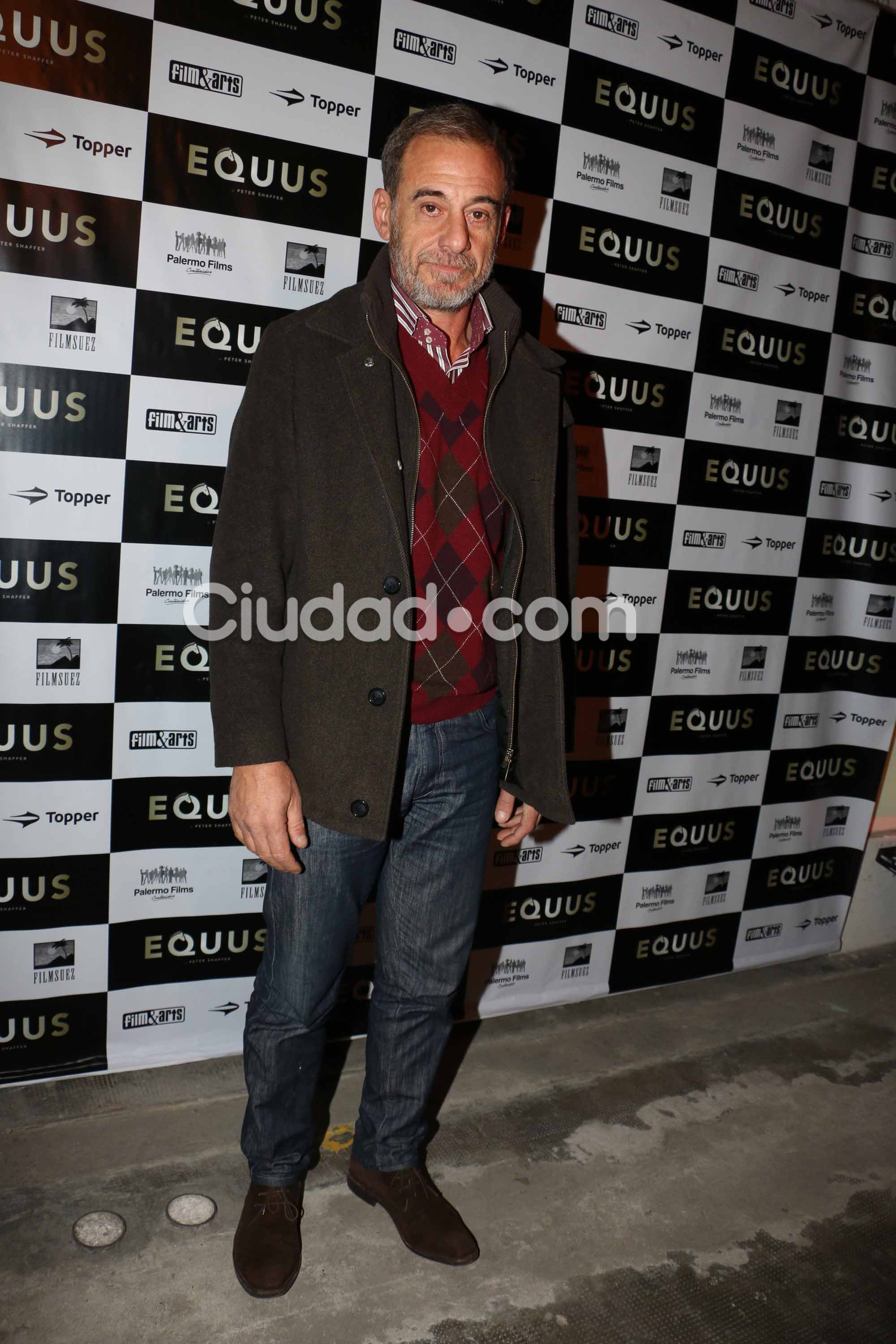 Alejando Awada, en el debut "al desnudo" de Peter Lanzani. (Foto: Movilpress)