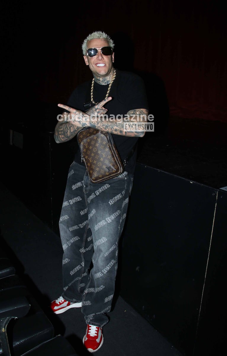 Alex Caniggia fue a ver al teatro a Melody Luz (Foto: Movilpress).