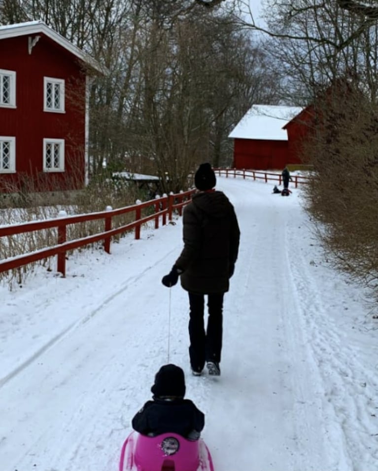 Alexandra "la Sueca" Larsson mostró fotos de sus hijos: así es su vida lejos de la TV en la nevada Estocolmo