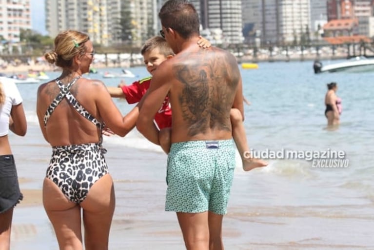 Amalia Granata disfruta con sus hijos y Leo Squarzon en Punta del Este: las fotos en la playa