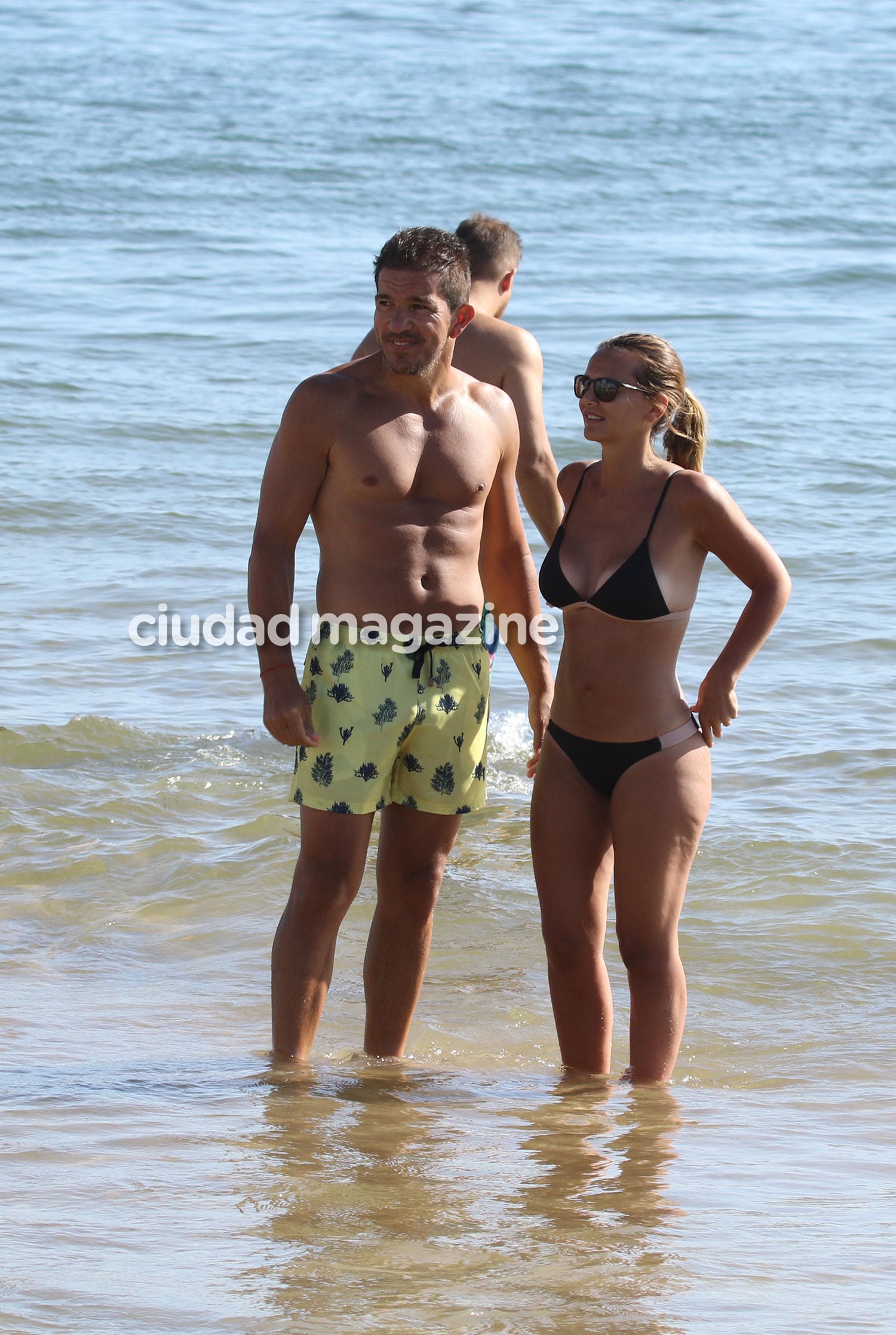 Amalia Granata y Leo Squarzon, enamorados en Punta del Este (Fotos: GM Press).