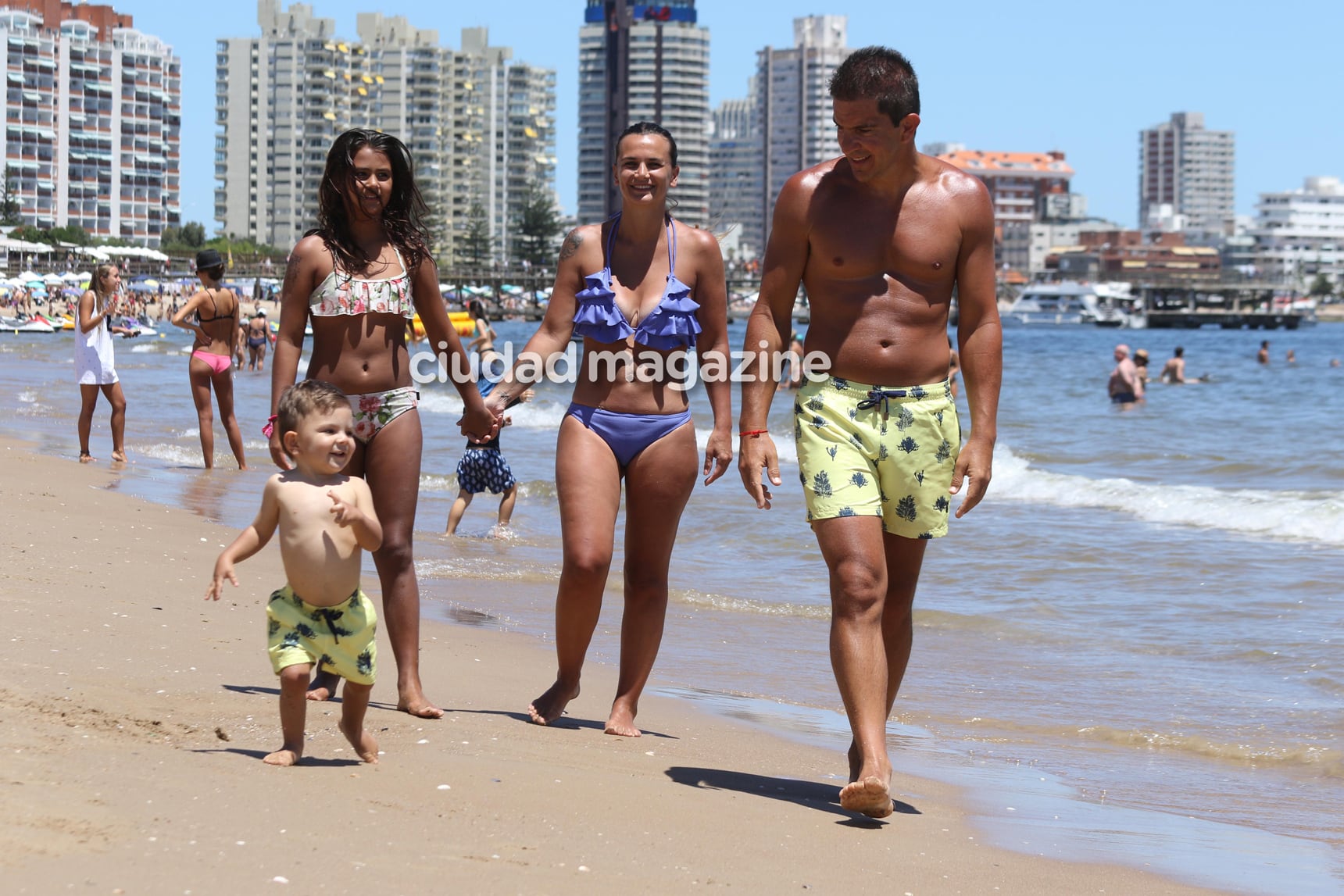 Amalia Granata y sus días de relax en las playas de Punta (Fotos: GM Press). 