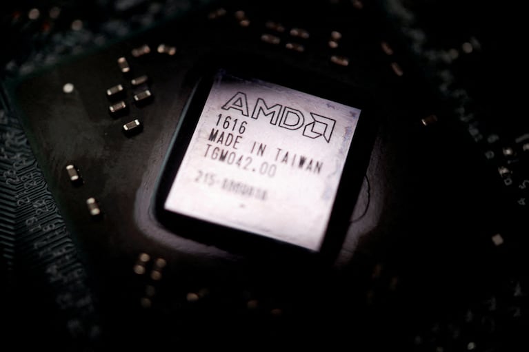 AMD presentó los nuevos procesadores AMD Ryzen PRO 8040 Series x86, diseñados para ordenadores portátiles y estaciones de trabajo profesionales.
