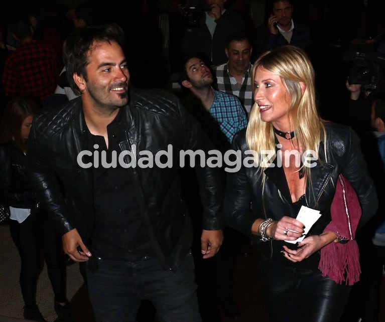 ¡Amor en el teatro Colón! Soledad Solaro, enamorada de su novio empresario en la noche porteña. (Foto: Movilpress)