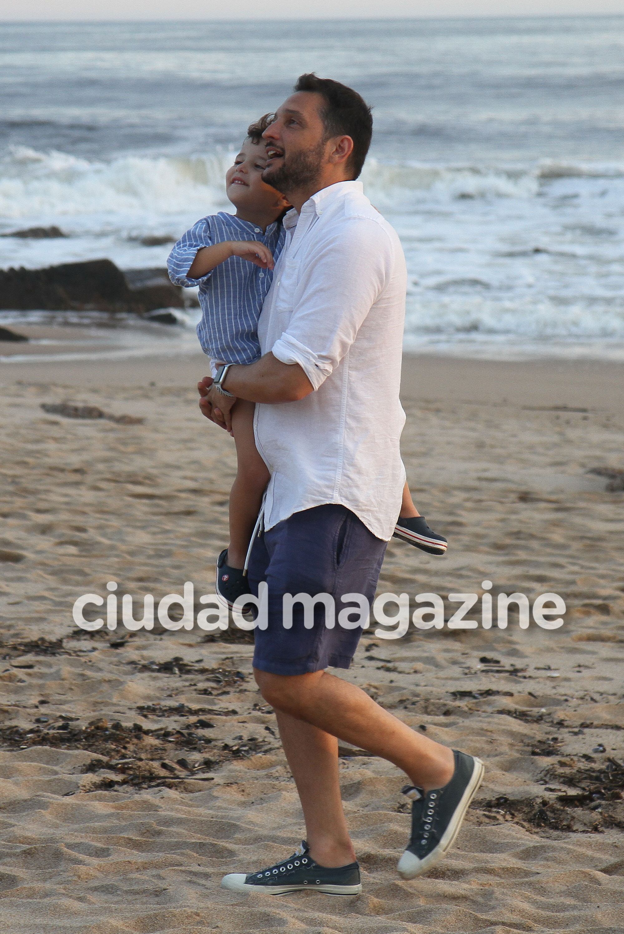 ¡Amor en familia! Sabrina Garciarena y Germán Paoloski, con sus hijos en Punta del Este. (FOTO: GM PRESS)