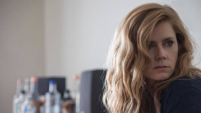 Amy Adams explora la agorafobia y lo irreal en The Woman in the Window