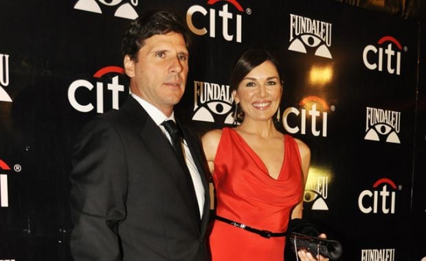 Andrea Frigerio y Lucas Bocchino: ella, de rojo larguísimo. (Foto: Jennifer Rubio)