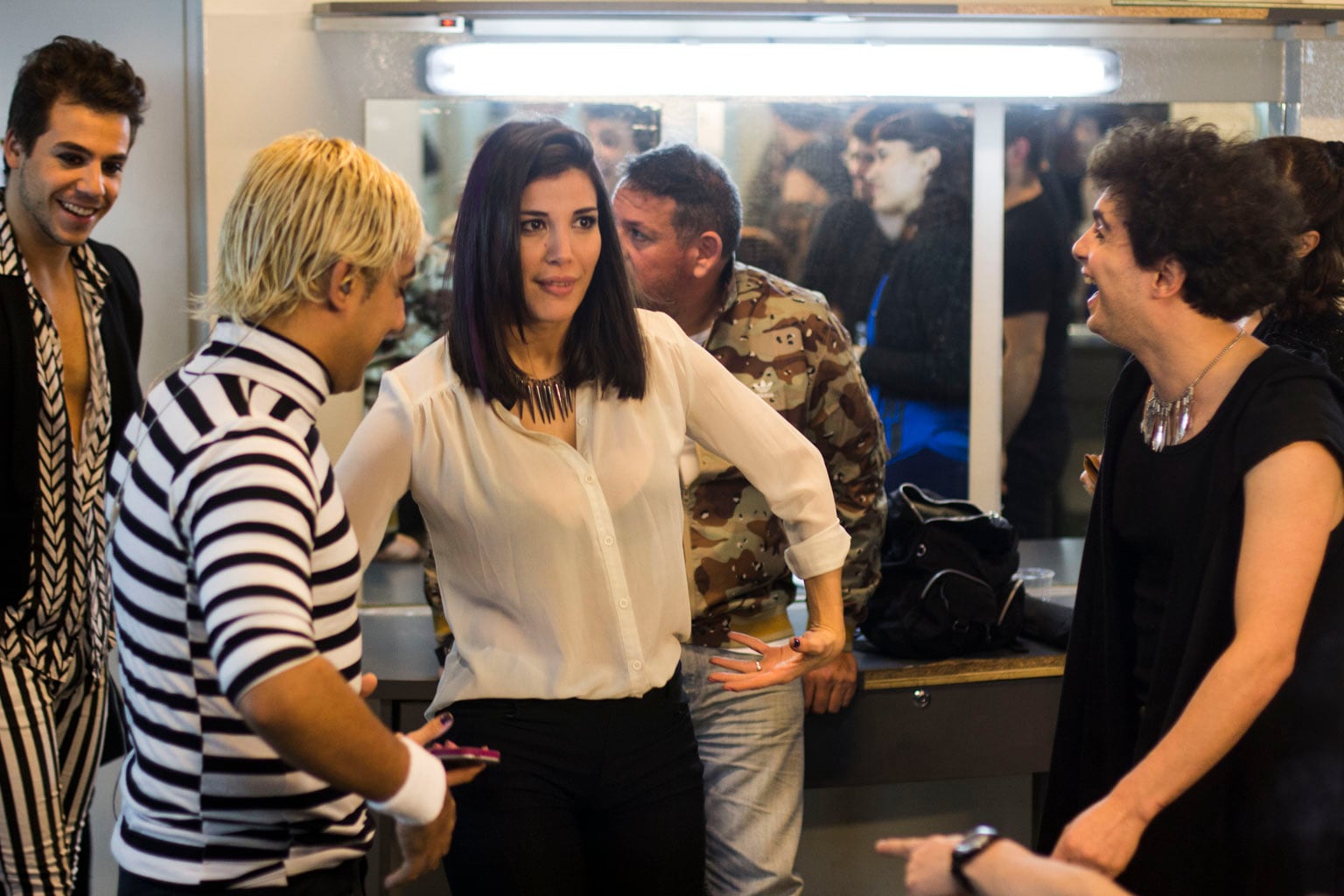 Andrea Rincón y Ale Sergi, en el backstage. (Foto: prensa Kocawa)