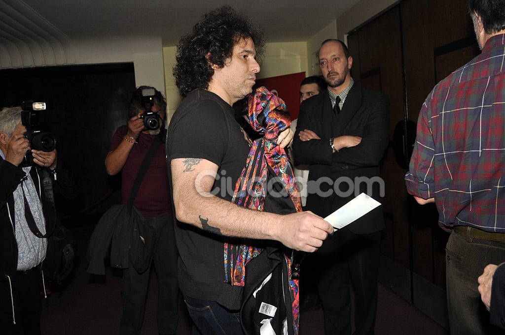 Andrés Calamaro y Micaela Breque en el teatro. (Foto: Jennifer Rubio-Ciudad.com)