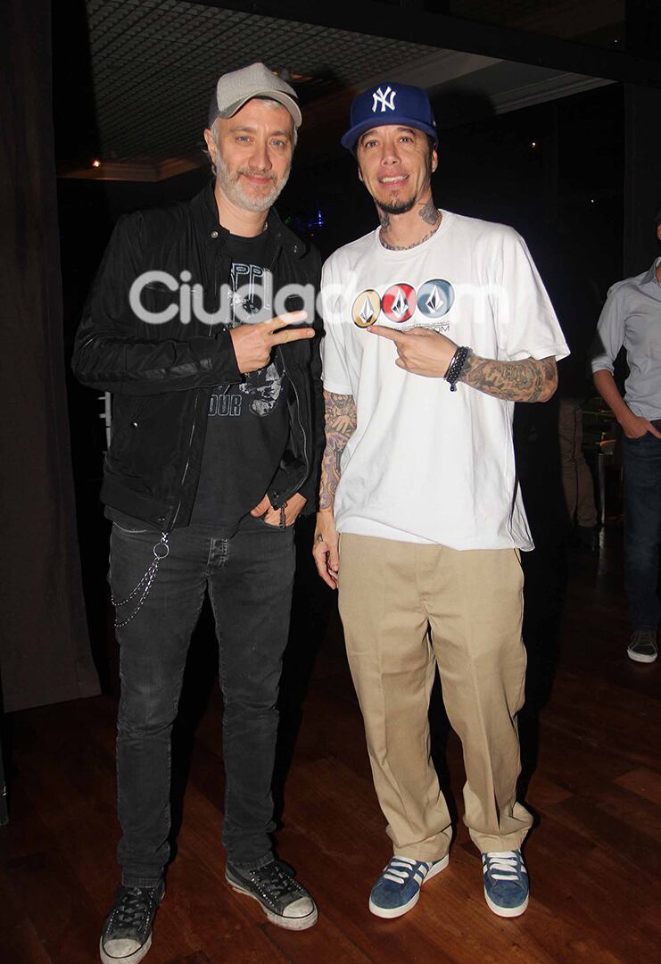 Andy con Sebastián Ortega, en el festejo de Viudas. (Foto: Movilpress)