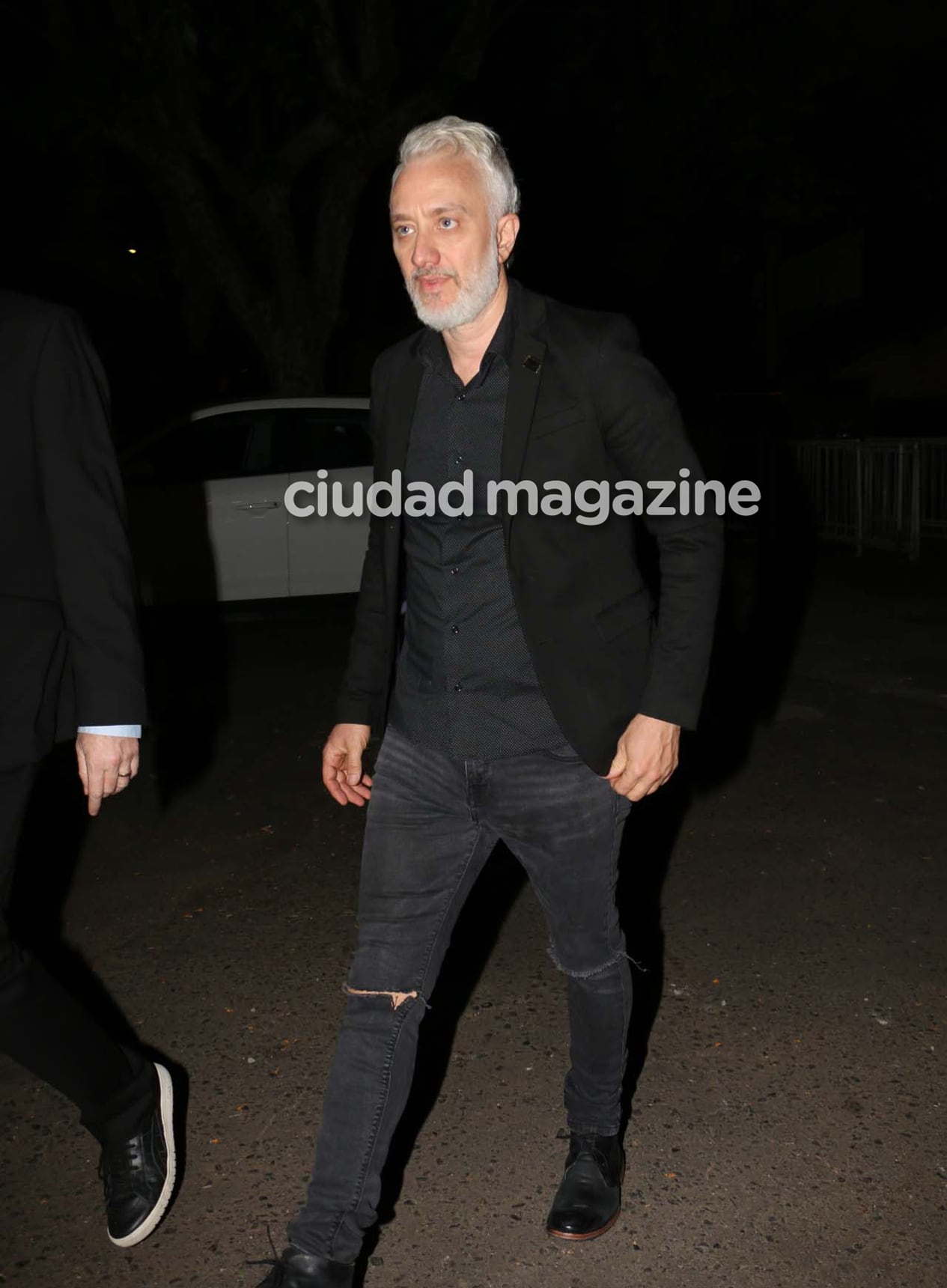 Andy Kusnetzoff y un look total black para la fiesta de Gente (Fotos: Movilpress). 