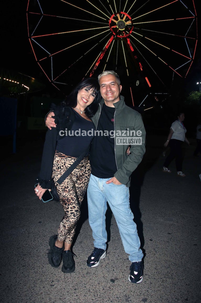 Ángel de Brito y Marixa Balli en el cumpleaños de Georgina Barbarossa (Foto: Movilpress).