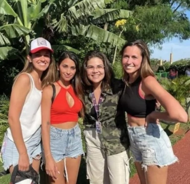Antonela Roccuzzo con sus hermanas en las Cataratas del Iguazú: vacaciones en familia