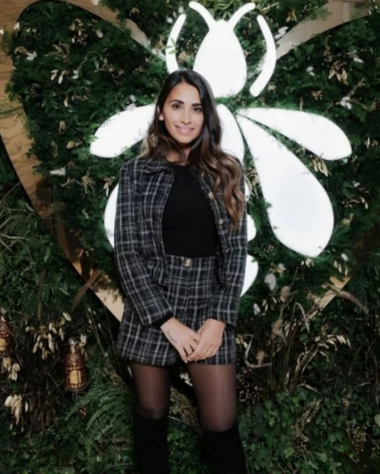 Antonela Roccuzzo impactó con un exclusivo accesorio en París: cuánto sale la boina que impone tendencia