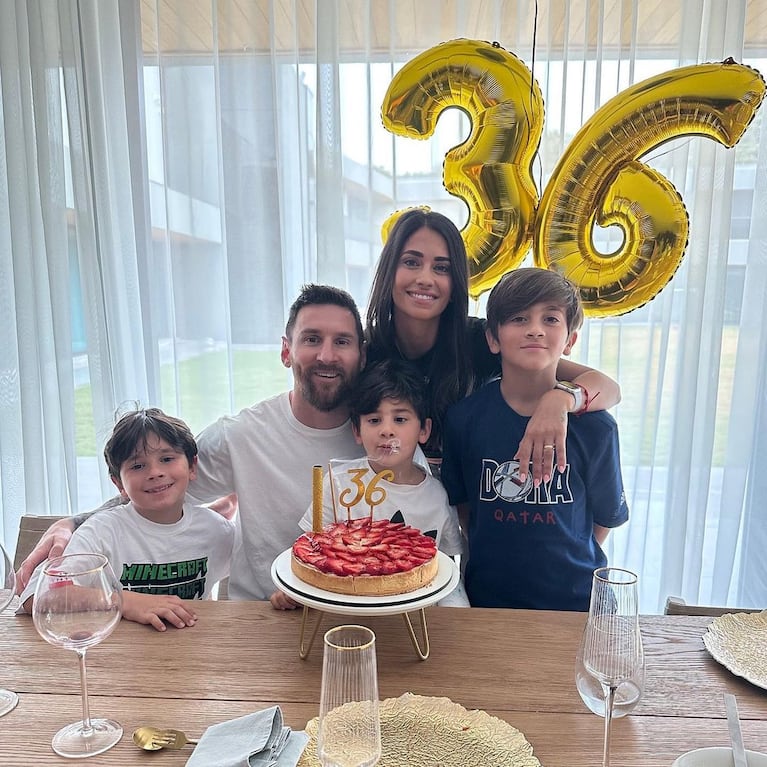 Antonela Roccuzzo, Lionel, Thiago, Ciro y Mateo Messi. (Foto: @antonelaroccuzzo)