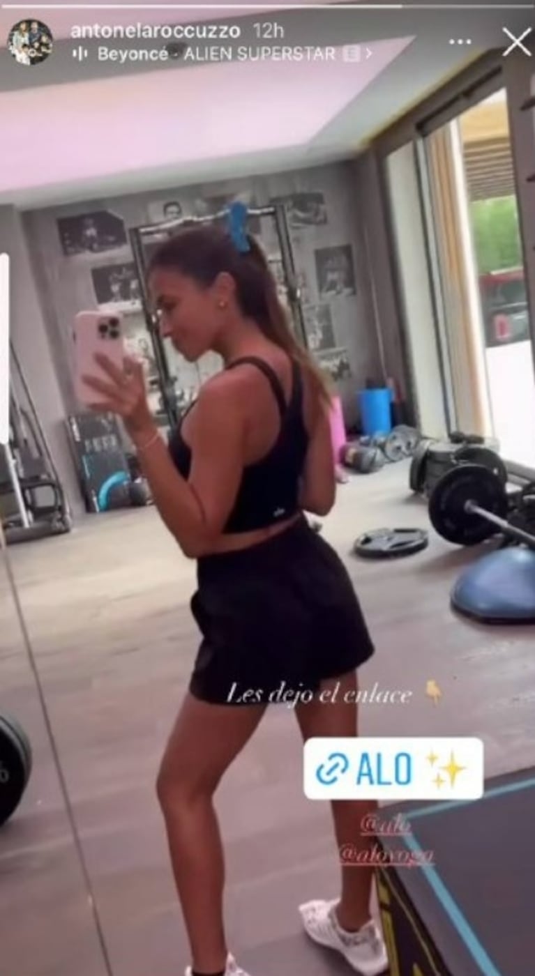 Antonela Roccuzzo lució un sensual conjunto de ropa deportiva para entrenar en su gimnasio