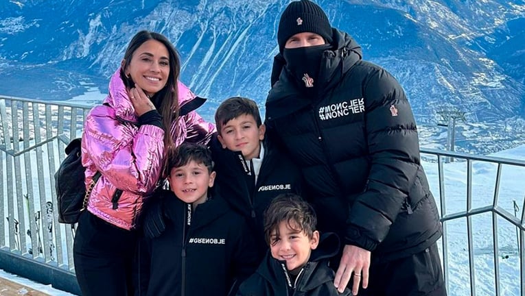 Antonela Roccuzzo posteó las fotos más tiernas esquiando con Lionel Messi y sus hijos.