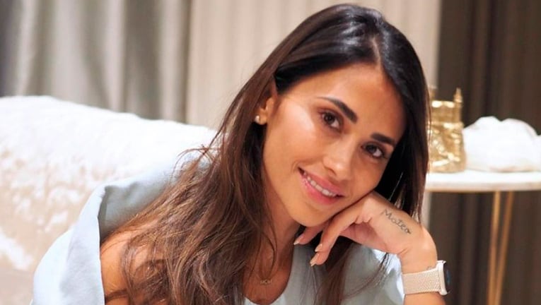 Antonela Roccuzzo volvió a entrenar en Qatar y sorprendió con su tatuaje dorado en su antebrazo.