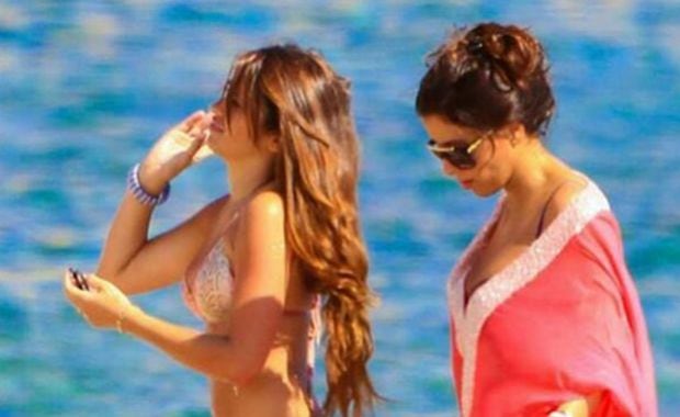 Antonella Roccuzzo y su amiga Daniella Semaan. (Foto: Mundodeportivo.com)