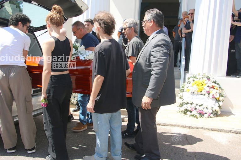 Antonia y Fausto Bengoechea, Ricardo y el Chino en el último adiós de Alejandra Darín.