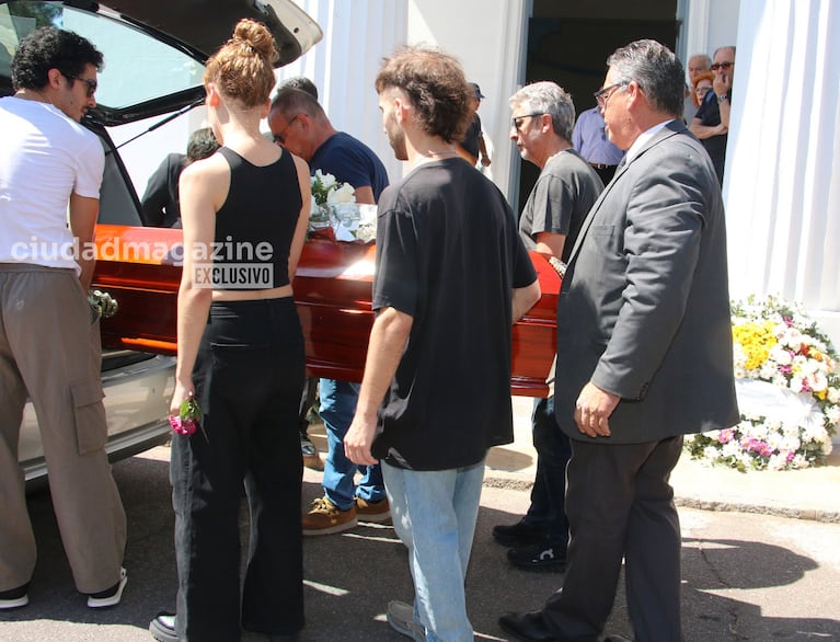 Antonia y Fausto Bengoechea, Ricardo y el Chino en el último adiós de Alejandra Darín.