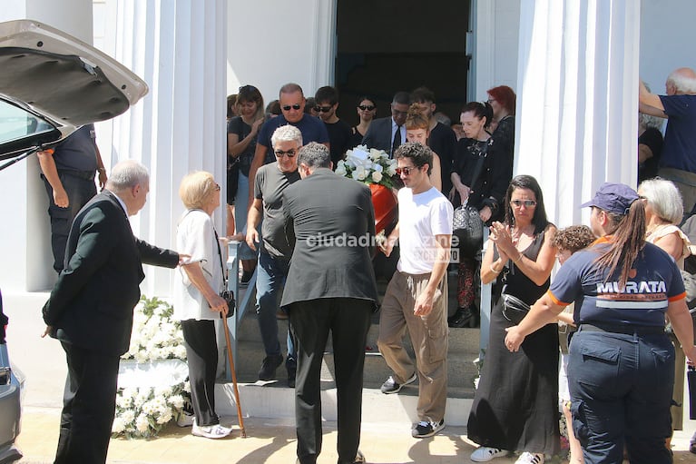 Antonia y Fausto Bengoechea, Ricardo y el Chino en el último adiós de Alejandra Darín.