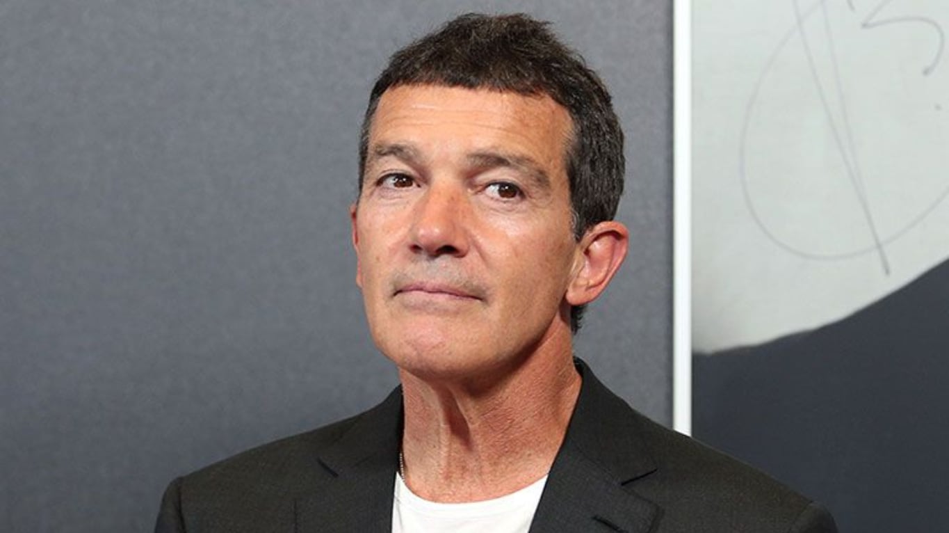 Antonio Banderas prepara sus dos producciones musicales para este 2024.