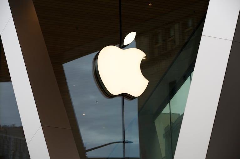 Apple planea llamar a su sistema de IA 'Apple Intelligence', jugando con las siglas 'AI'.
